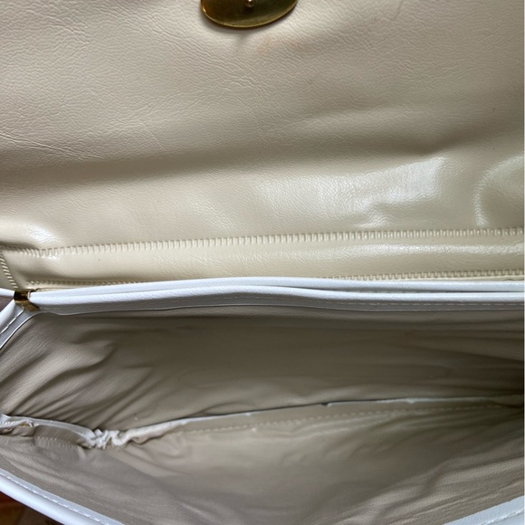 Snappy white wristlet in vinyl has nice details like front straps for a scarf. - Picture 6 of 8